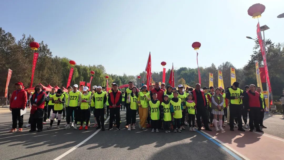 馳步金風 酒話秋長 | 皇臺酒業助力2025武威沙漠公園健康跑